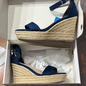 Elegant Navy Wedge Sandals